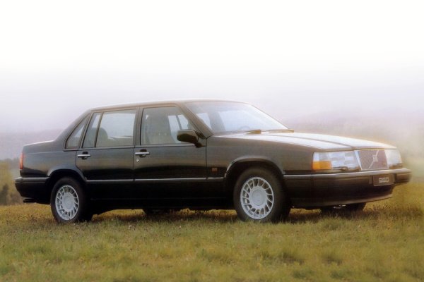 Saloon 1990–1994